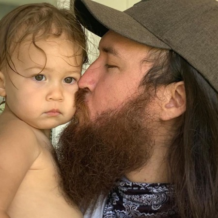 Kate Hudson fiance Danny Fujikawa kissing their daughter Rani Rose Hudson Fujikawa.